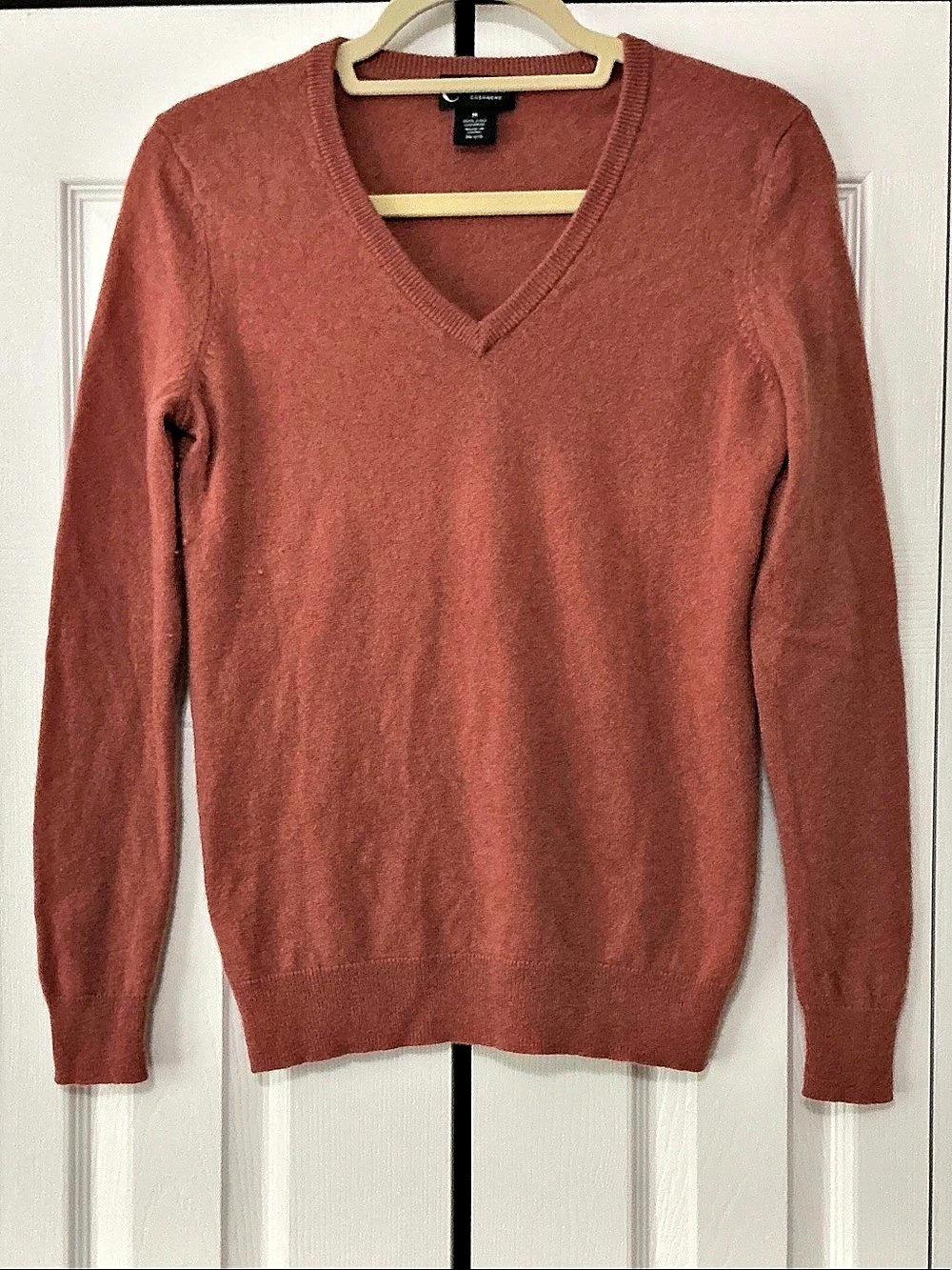 C by Bloomingdale's Women's Cashmere V-Neck Sweater Size Medium